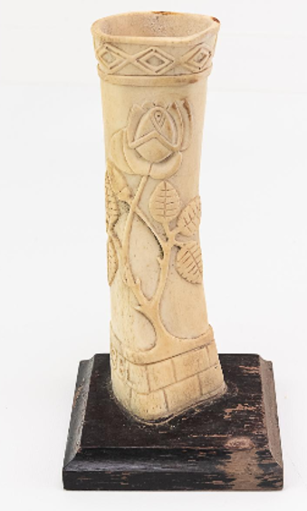 Marhalábszárcsontból faragott váza a peel-i táborból. Leece Museum of Peel, Isle of Man, Egyesült Királyság