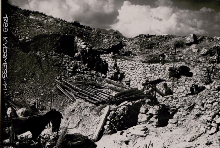 Állás a Monte Cimonén, tárna hajtása (kép forrása: Wikimedia Commons)