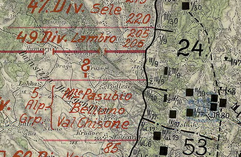 A cs. és kir. 9. gyalogezred harcainak a helyszíne 1917. október 24-én. Zelenák István halálának a helyszíne, a 907-es magaslat a 24. hadosztályt jelentő szám „2”-es számjegyének felső részénél látható.