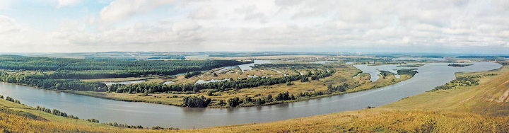 A kanyargós Szvijaga folyó nyáron. A folyó 377,4 km hosszú, ebből 161,2 km a Tatár Köztársaság területén fekszik. A Volga-felföldön folyik. Forrása az Uljanovszki területen található, középső és alsó szakasza pedig a Tatár Köztársaságban. Az árterén számos holtág található.