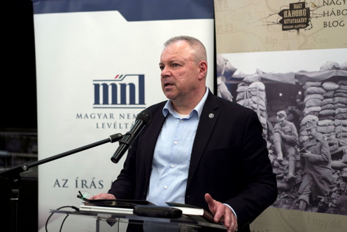 Pintér Tamás ismerteti a könyv megjelenésének a történetét.