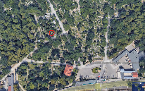 A sírbolt helye a 29-es parcellában, közel a főbejárathoz.