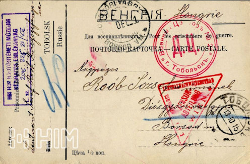 A sürgöny volt a legbiztosabb kapcsolattartási mód az otthon és a fogoly közt. A posta akkor sem ért sikeresebben célba, ha az otthoniak a cirill betűs változattal próbálkoztak. – Orosz-francia feliratú, tobolszki kiadású (?) és előrenyomott feladói feliratozású, hátoldalon kipontozott sorokkal ellátott levelezőlap hadifoglyok részére – részben látható orosz fekete postai (1915. október 13.) és vörös tobolszki cenzúrabélyegzés (No. 21.), bécsi központi cenzúrabélyegzés, elmosódott diósgyőri-vasgyár érkezési bélyegzés ([1915.] dec. 1.)