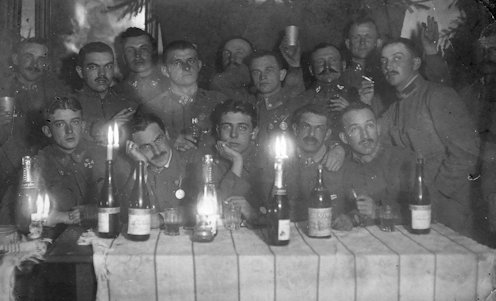 Az Arlow-csoport első tobolszki hadifogoly-karácsonya. Az ülő sorban jobbról második: Arlow Viktor ezredes.