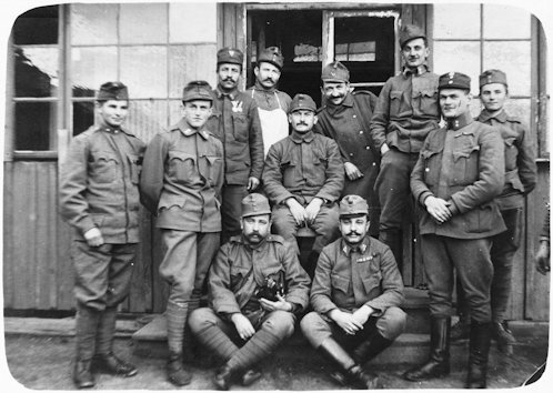 Homolya Antal tizedes (balról a második) bajtársaival az orosz hadszíntéren