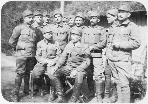 Homolya Antal tizedes (balról a második) bajtársaival az orosz hadszíntéren