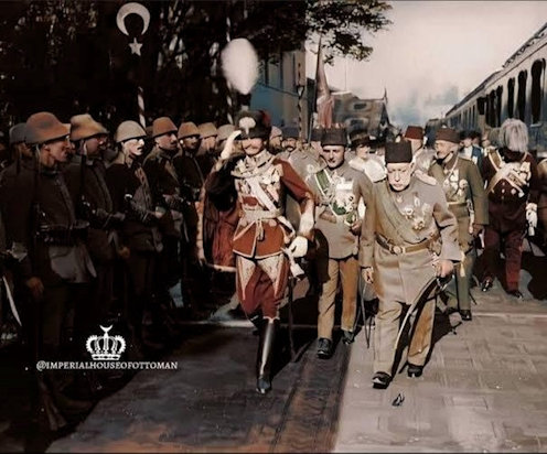 Károly, Enver pasa és Mehmet Resát szultán a Szirkedzsi állomáson