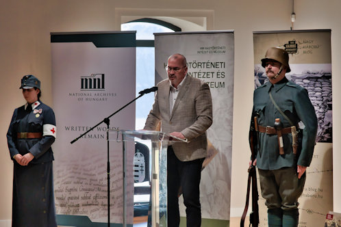 Maruzs Roland ezredes, a HM Hadtörténeti Intézet és Múzeum parancsnoka házigazdaként szólt a megjelentekhez és méltatta a kötet jelentőségét.