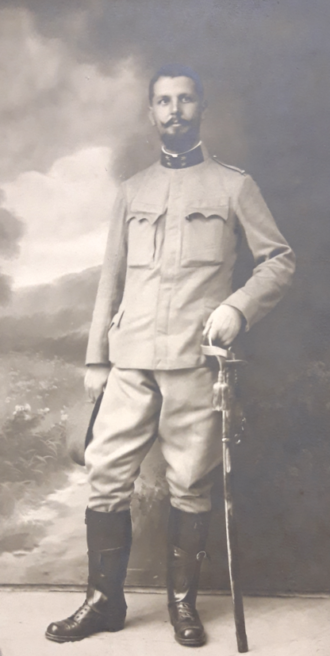 Zemplén Győző 1915. októberében, felgyógyulását követően készült fényképe a klagenfurti járványkórházból (Forrás: MDKL 23. doboz, 24. dosszié – Zemplén Győző személyi anyagai)