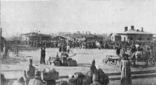 „Habarovszkba érkezik a fogoly-transzport” - az 1927-ben vitézzé avatott budapesti Fehér Xavér Ferenc tartalékos zászlós, tisztviselő felvétele.