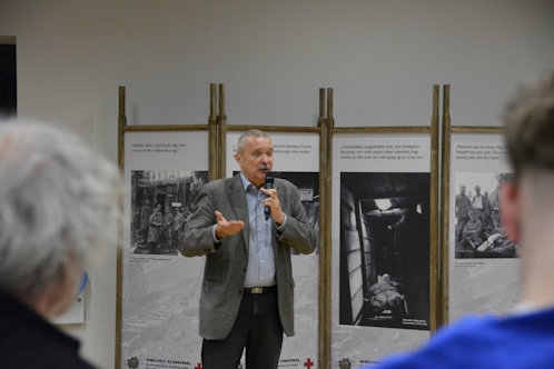 Dr. Négyesi Lajos ezredes nyitotta meg a kiállítást