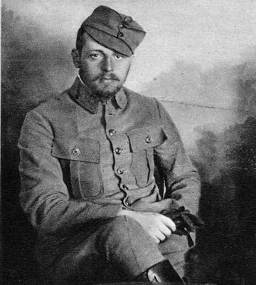 Zátony Kálmán (1886–1957), a Vígszínház művésze, tartalékos hadnagy 1916. augusztus 5-én Bukovinában orosz került fogságba. „Gorod Chabarowszkban hadifogoly. ő is azok közül való, akik már nemsokára visszatérnek, a százezrek közül, akiket most már minden perc közelebb hoz a békével az orosz fogságból való szabaduláshoz. Most már itt az ideje, hogy várjuk haza a hadifoglyokat. A forradalmi Oroszország hír szerint polgárjogokkal ruházta fel őket és fogoly sorsukon könnyített sokat” – írta Az Érdekes Ujság 1918. január 24-i számában, közölve a színész képét is, akinek szintén csak 1920 júniusában sikerült hazatérnie.