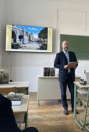 Vértesi Lázár, a kötet szerkesztője mutatta be a naplóírót a könyvbemutatón. A forráskiadás igazi csapatmunka volt, amelyben rajta kívül a levéltá további 15 munkatársa is közreműködött.