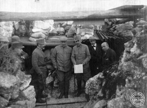 Középen Bárczy István polgármester, balra tőle Reviczky László alezredes, az 1. honvéd gyalogezred parancsnoka