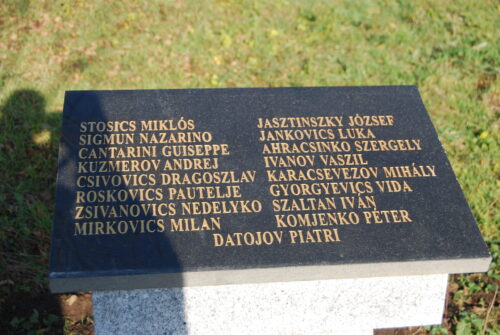 Az orosz hadifogoly-temető VII. sorában eltemetettek táblája. Debreceni Militarium