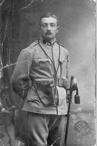 Petőcz Lajos fotólapja. Érdekesség, hogy a hátoldalon olvasható írás szerint a szülőknek szánt kép 1914. december 20-án, vagyis a Curie elsüllyedésének napján készült Pólában.
