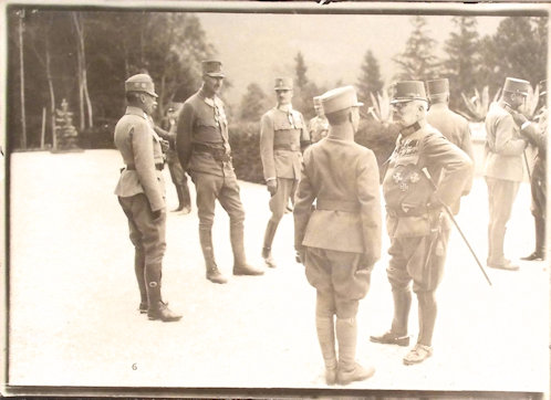 Frigyes főherceg fogadja Ungár Károly cs. és kir. székelyudvarhelyi 83. gyalogezredbeli főhadnagy jelentését.