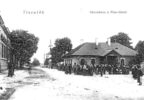 A tiszalöki városháza és a Piac tér az 1910-es években.