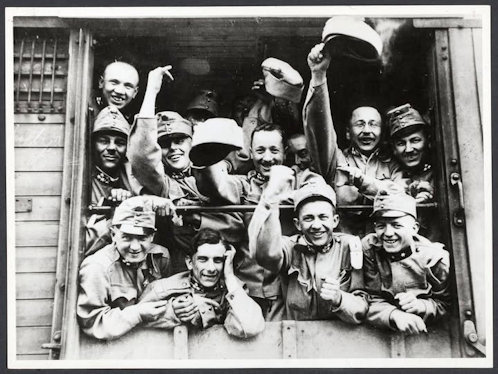 Frontra induló osztrák‒magyar katonák 1914 nyarán.
