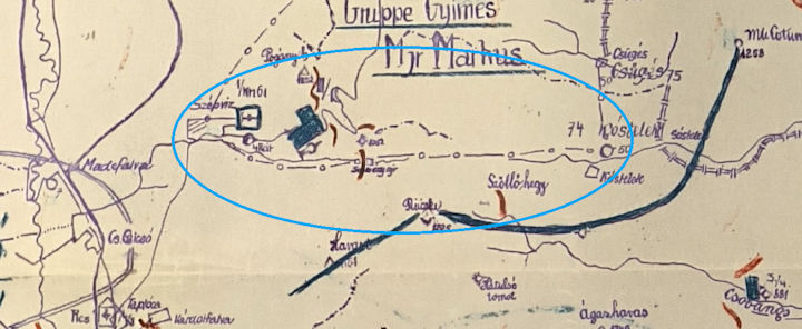 Vázlat: A budapesti 1. népfelkelő gyalogezred III. zászlóaljának az állásai a román támadás napján, 1916. augusztus 28-án du. 6 órakor. A zászlóalj a Pogány-havason foglalt állást, egy százada pedig a Szőlő-hegyen (1496. pont) van. Hadifoglyok vallomása alapján a román 14. gyalogezred Gyimesnél állt, továbbá Kósteleken és Csügésen ellenséges tüzérség is elhelyezkedett.