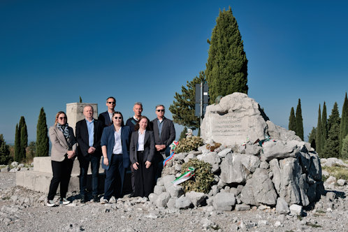 A Monte San Michelén az első világháború alatt emelt olasz emlékmű mellett a csoportunk.